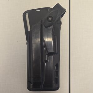 Safariland Level II retention holster for 19/23 w/light